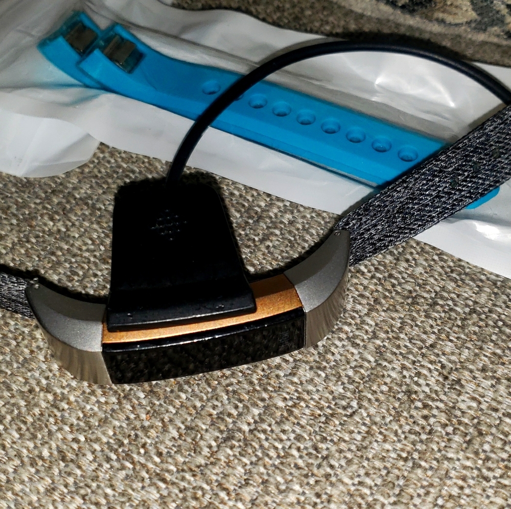 Fitbit Alta hr with 2 new replacement bands
